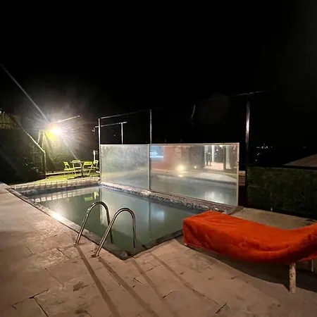 4 Star Lavish