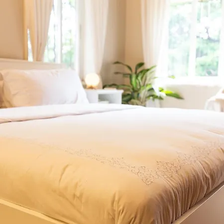 Homestay Ivory Seaside Near Carter Road, Bandra West, *