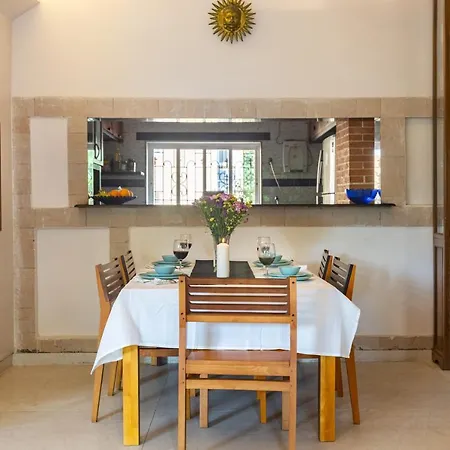 Homestay Ivory Seaside Near Carter Road, Bandra West, Mumbai