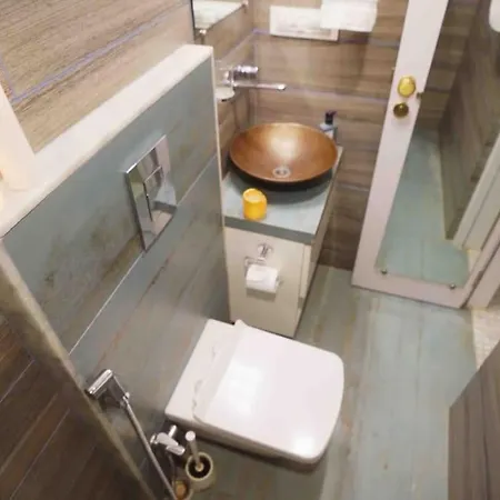 Top-floor Oceanfront Designer In Bandra Apartment *