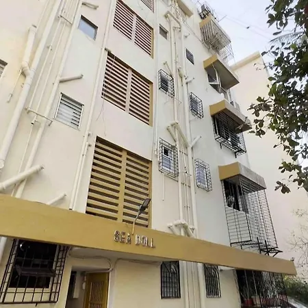 Top-floor Oceanfront Designer In Bandra Apartment *