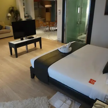 Mirage Hotel, International Airport Hotel