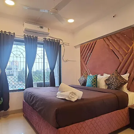 Osi Perry Cross Bandra West Apartment *