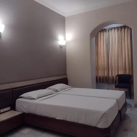 Hotel Ashray International, Sion - Near Bkc 2*
