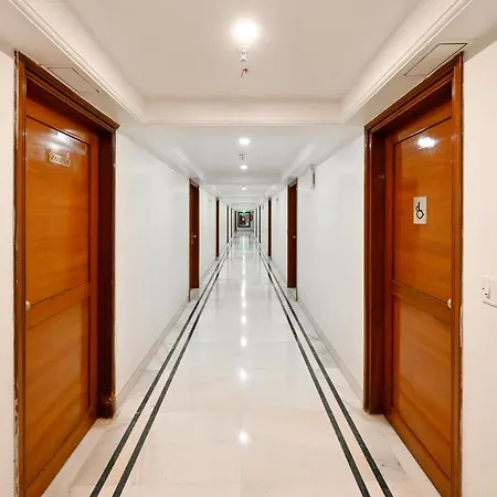 Parle International Hotel 3*