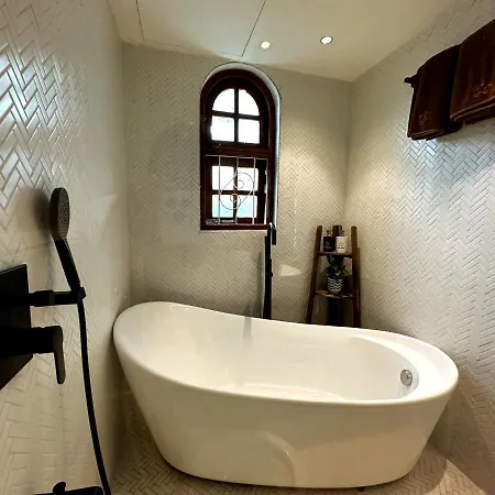 Saffronstays Birdsong - 3br Pet-friendly With Lawns, Treetop Terraces, Gazebo Dining & Tennis Court Villa Mumbai