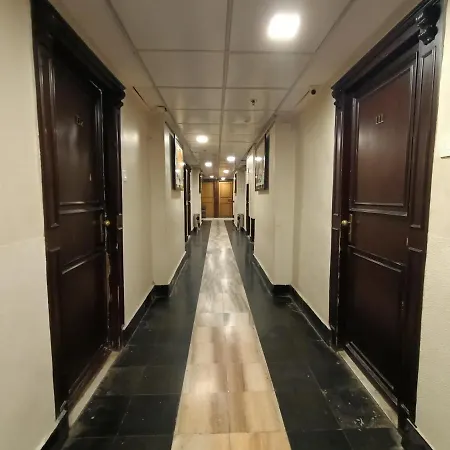 Highway Andheri East Hotel