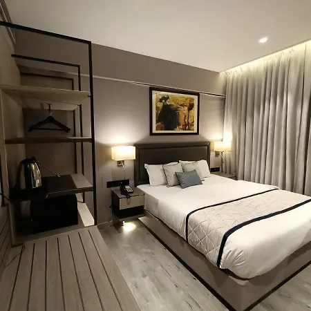 Hotel Highway Andheri East 3*
