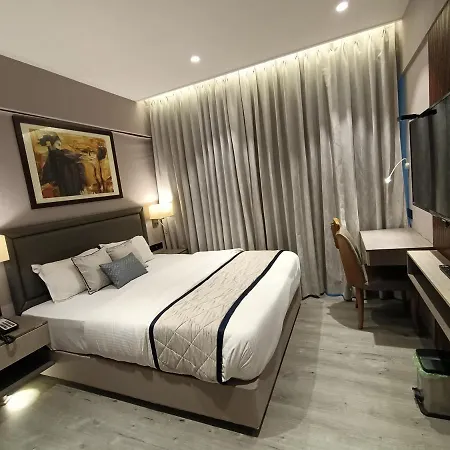 Highway Andheri East Hotel 3*