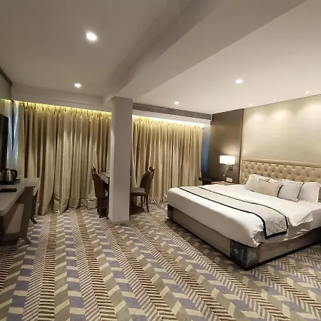 Highway Andheri East Hotel 3*