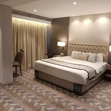 Highway Andheri East Hotel