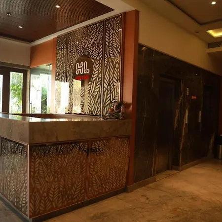 Muza Fisco Hotel 3*