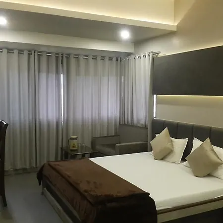 Oasis Hotel *