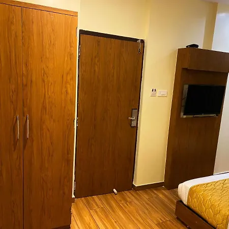 Pearl's Bkc Inn- Near Trade Centre, Visa Consulate Mumbai