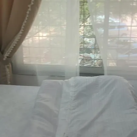 Spacious For 6 In Near Kokilaben Hospital, Andheri West Homestay