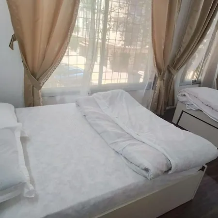 Spacious For 6 In Near Kokilaben Hospital, Andheri West *
