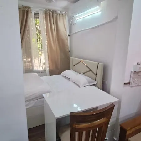 Spacious For 6 In Near Kokilaben Hospital, Andheri West Homestay Mumbai