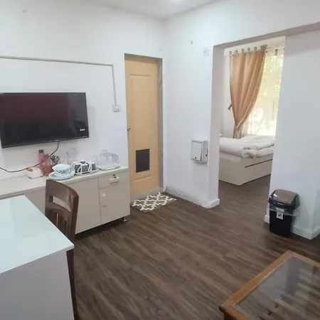 Spacious For 6 In Near Kokilaben Hospital, Andheri West Mumbai