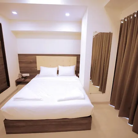 Precious Pearl Hotel