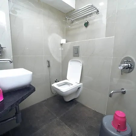 Precious Pearl Hotel 2*