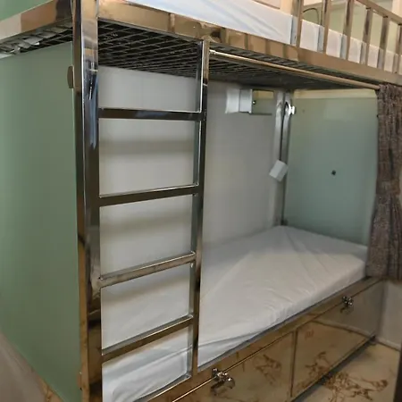 Sagar Andheri - Nearest To Andheri Railway Station West Capsule hotel *