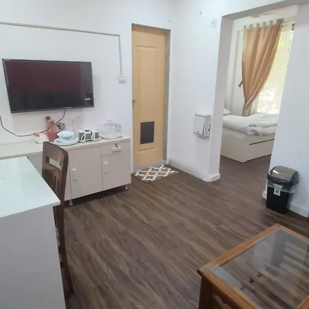 Homestay Spacious For 6 In Near Kokilaben Hospital, Andheri West Mumbai