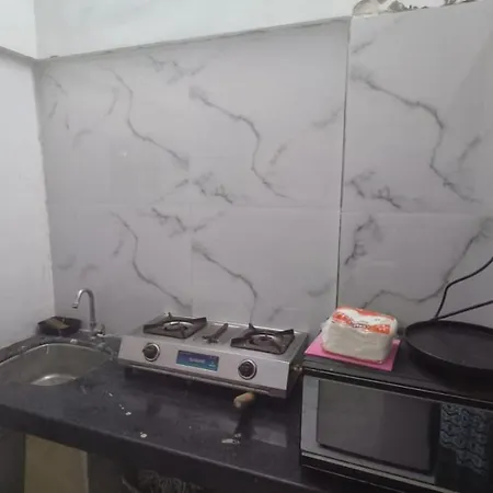 Homestay Spacious For 6 In Near Kokilaben Hospital, Andheri West