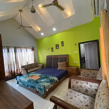 Scenic Royal Palms Villa *