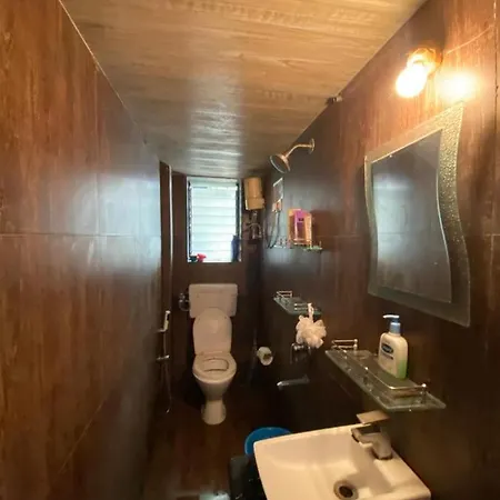 3rk Ac In Khar West Near The Station *