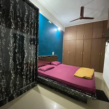 3rk Ac In Khar West Near The Station Apartment Mumbai