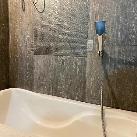 Apartment 3rk Ac In Khar West Near The Station