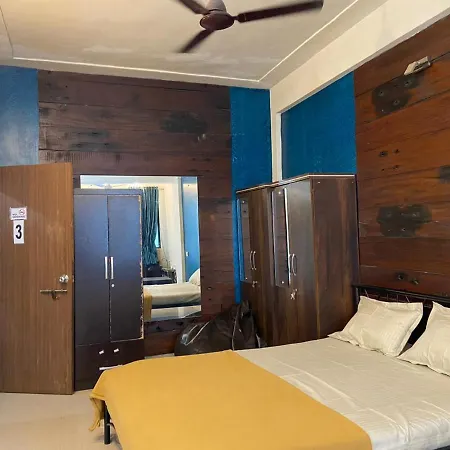 3rk Ac In Khar West Near The Station