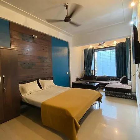 Apartment 3rk Ac In Khar West Near The Station *