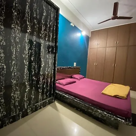 3rk Ac In Khar West Near The Station