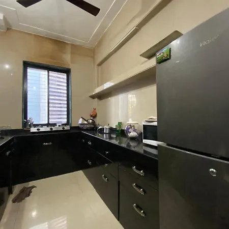 Apartment 3rk Ac In Khar West Near The Station *