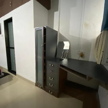 3rk Ac In Khar West Near The Station *
