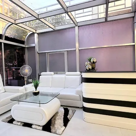 Borivali 4 Bedroom - Gagal Villa *