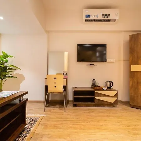 Majesty 4 Bedroom - Upto 12 Guest Apartment *
