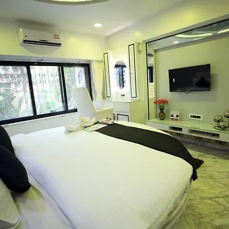Posh 4.5 Bedroom With Terrace And Pool Mumbai
