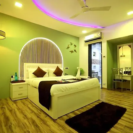 Posh 4.5 Bedroom With Terrace And Pool Villa *