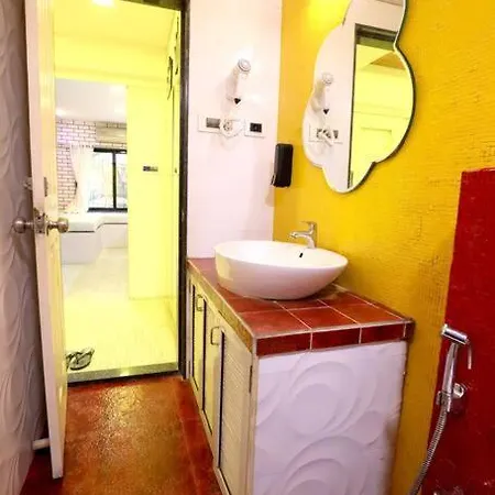 Posh 4.5 Bedroom With Terrace And Pool