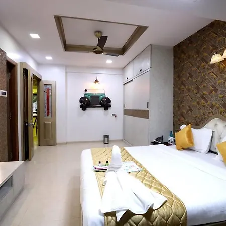 Posh 4.5 Bedroom With Terrace And Pool * Mumbai