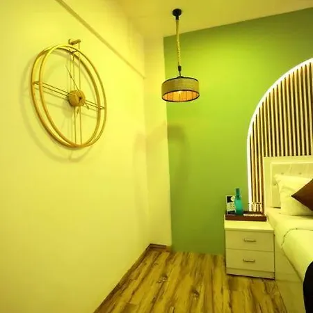 Posh 4.5 Bedroom With Terrace And Pool