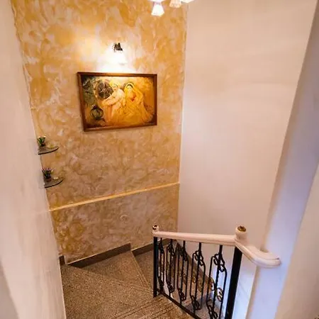 Apartment Elegant Duplex For Your Staying Pleasure