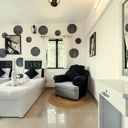 Old Bollywood Drive - 3 Bedrooms *
