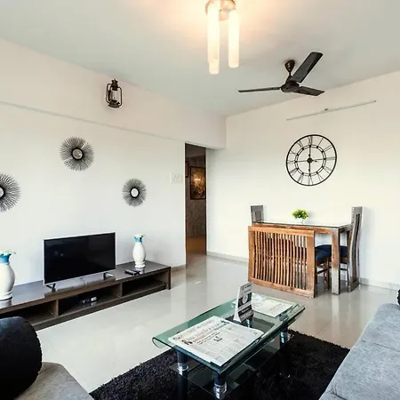 Old Bollywood Drive - 3 Bedrooms Apartment *