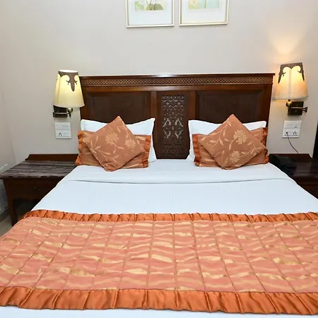 Sai Hotel 3*