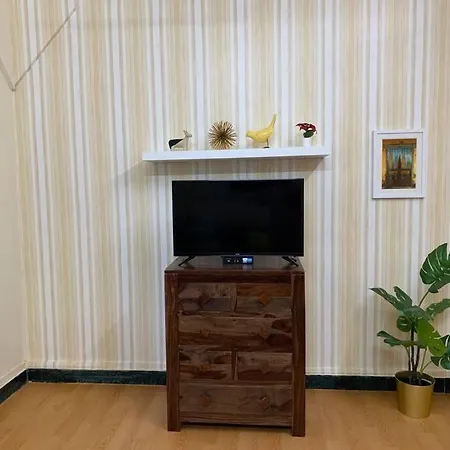 Dominos 1 Bhk Apartment, Near Carter Road By Connket Homes *