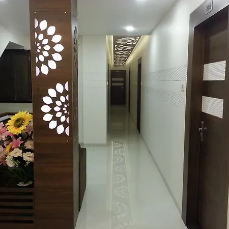 Oasis Hotel *