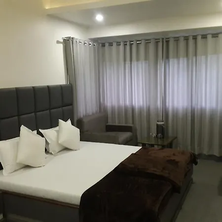 Hotel Oasis *